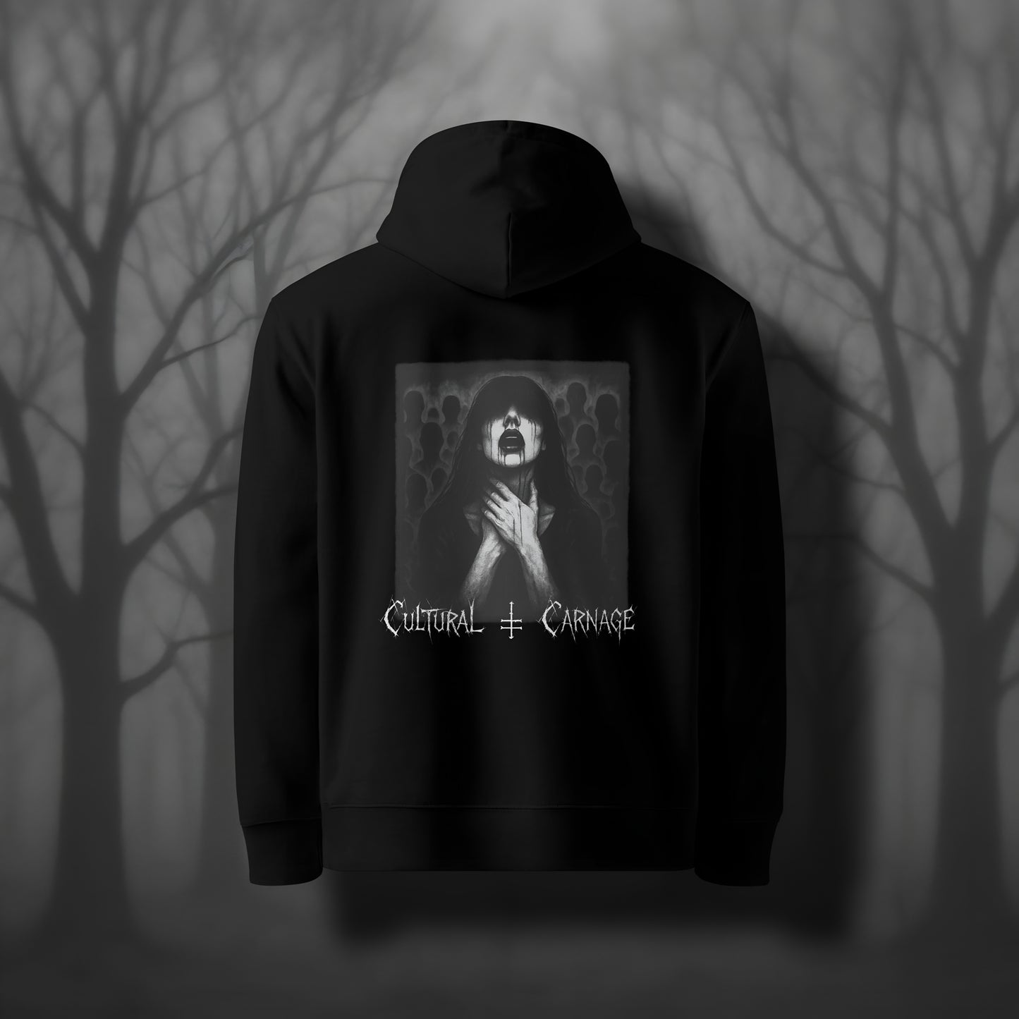 Schwarzer Gothic Hoodie mit düsterem Backprint: Frau mit langen, dunklen Haaren und blutigem Mund, die sich den Hals hält, im Hintergrund schemenhafte Menschenmengen; weißer Schriftzug "Cultural Carnage" darunter