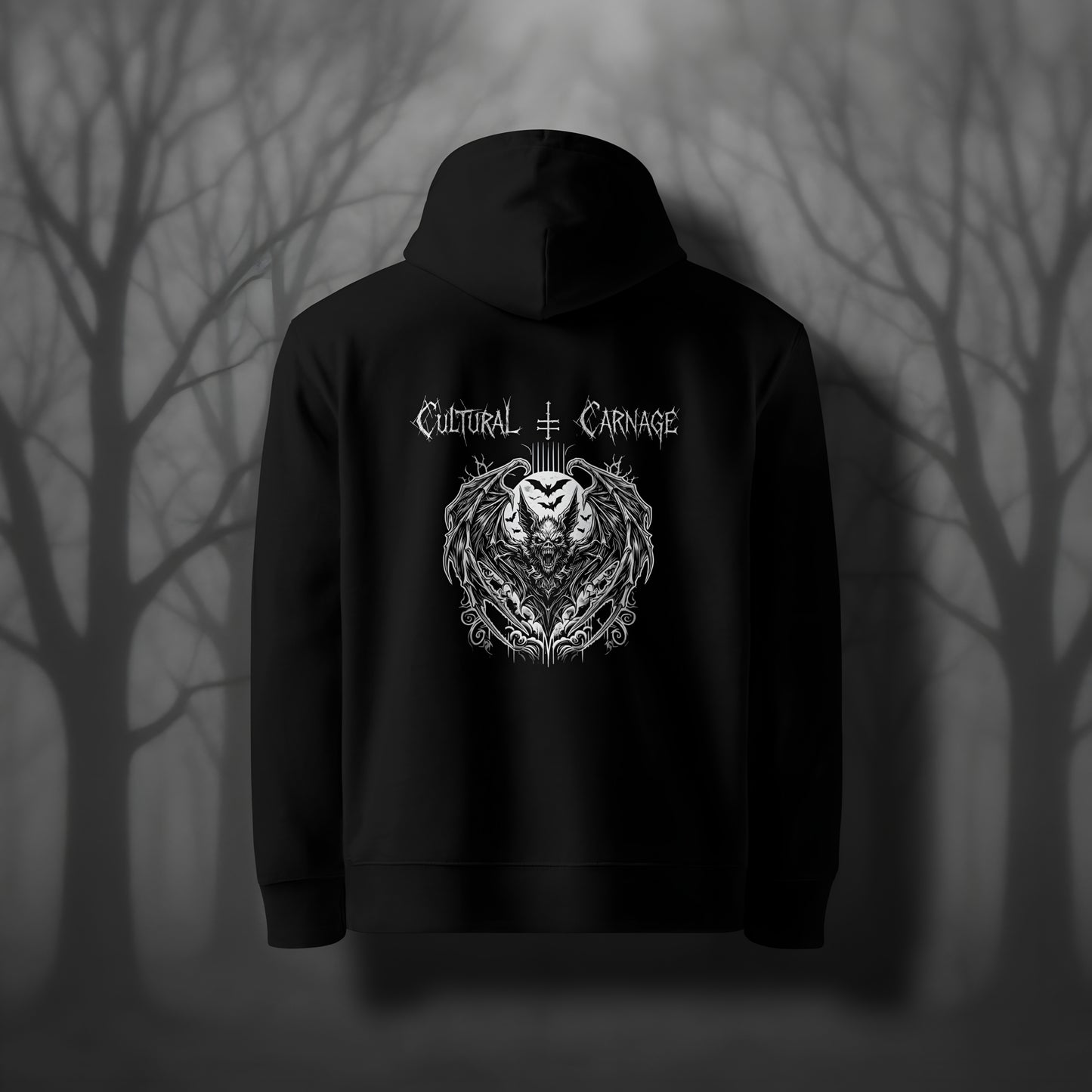Schwarzer Gothic Hoodie mit düsterem Backprint: dämonische Fledermaus, eingerahmt von ornamentalen Mustern, weitere Silhouetten von Fledermäusen im Vollmondlicht; weißer Schriftzug "Cultural Carnage" darüber