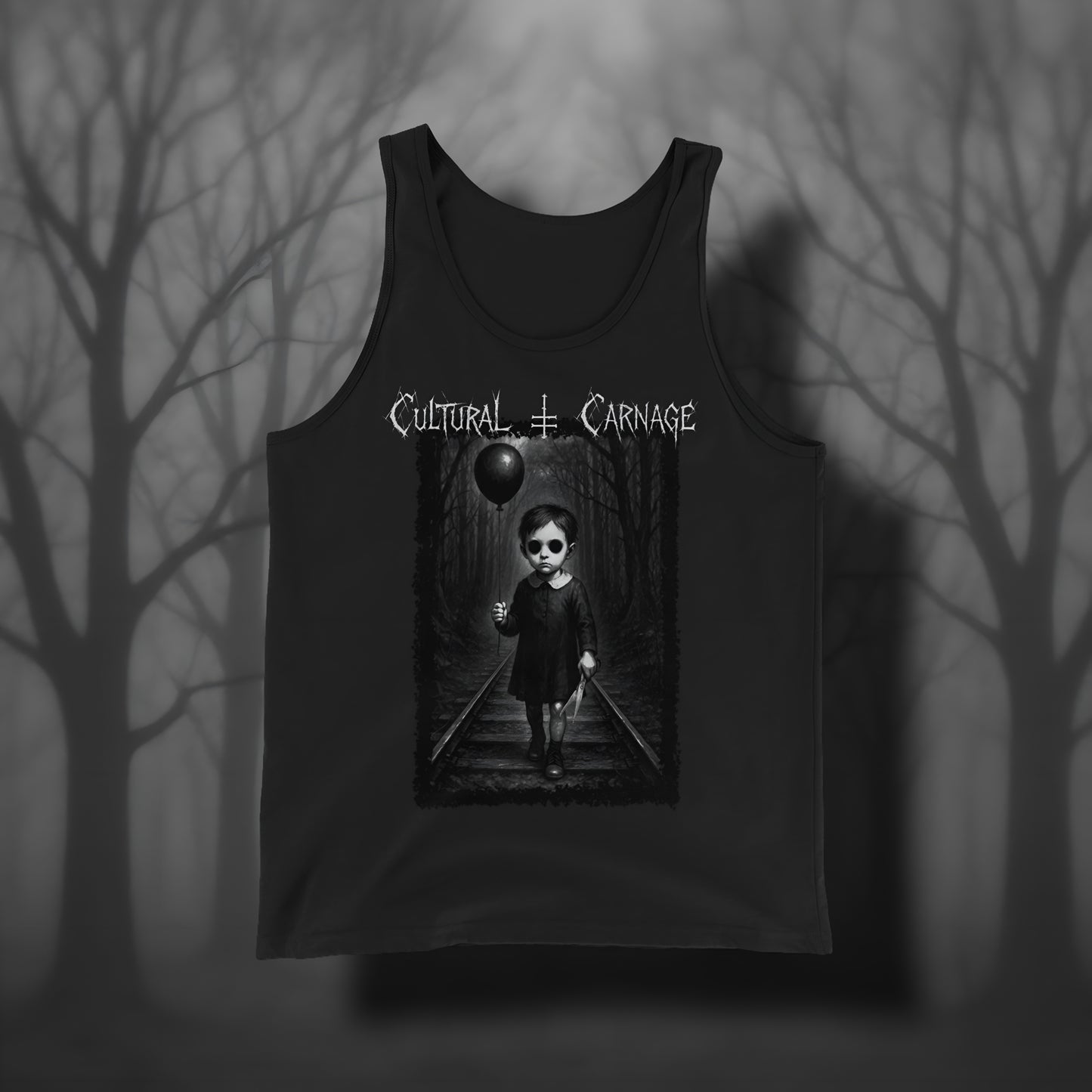 Schwarzes Gothic Tanktop mit düsterem Frontprint: unheimliches Kind in dunklem Kleid mit leeren Augenhöhlen und schwarzem Ballon, stehend auf Bahngleisen in einem düsteren Wald. Weißer Schriftzug "Cultural Carnage" darüber
