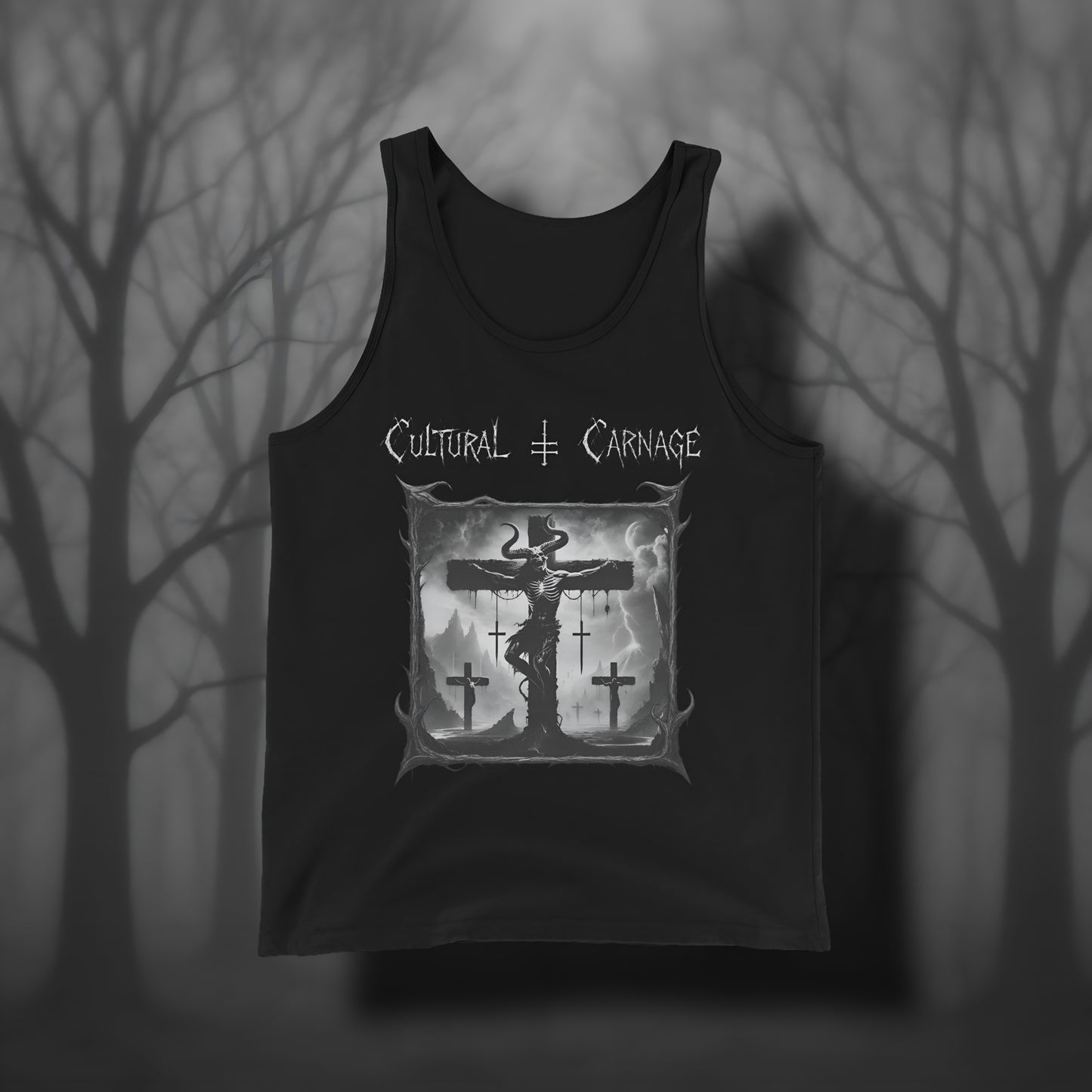 Schwarzes Gothic Tanktop mit düsterem Frontprint: skelettierter Dämon mit Hörnern am Kreuz, umgeben von Kreuzen und Blitzen, apokalyptische Landschaft mit Vulkanen und dunklen Wolken im Hintergrund. Weißer Schriftzug "Cultural Carnage" darüber
