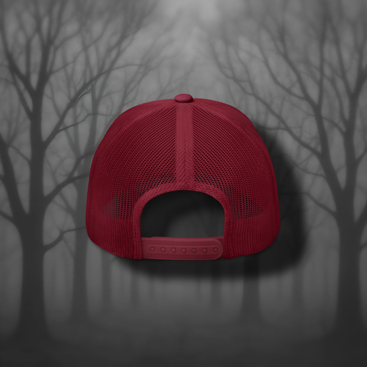 Dunkelrote Trucker Cap mit schwarzem Cultural Carnage Apparel Logo, Mesh-Rückseite und Snapback-Verschluss – klassische Gothic Streetwear Kopfbedeckung