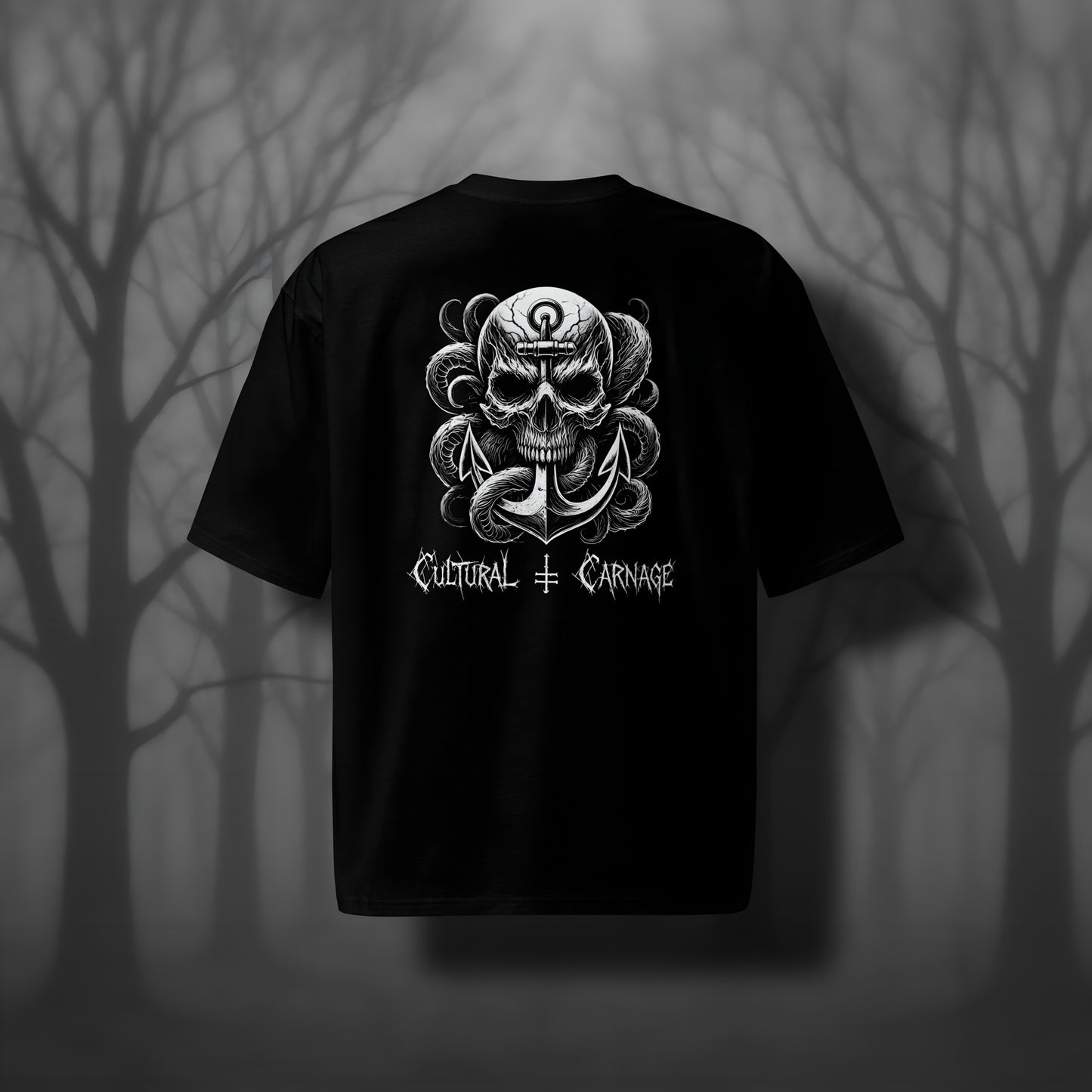Schwarzes Oversized Gothic Shirt mit düsterem Backprint: großer Totenschädel mit Rissen, umgeben von Tentakeln, mit einem Anker durchdrungen. Weißer Schriftzug "Cultural Carnage" darunter