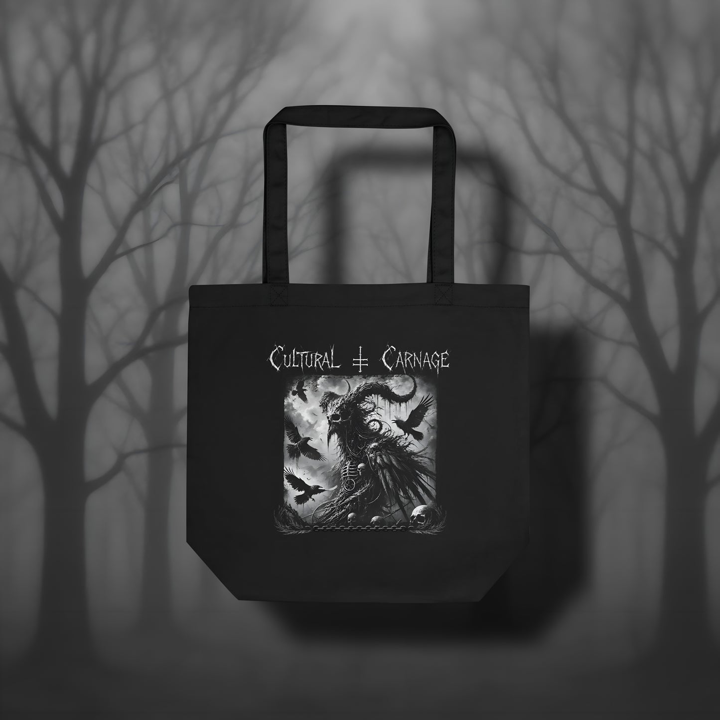 Schwarze Stofftasche mit düsterem Print: vogelartiger, gehörnter Dämon im Mantel, umgeben von fliegenden Raben, Schädel im Vordergrund; weißer Schriftzug "Cultural Carnage" darüber