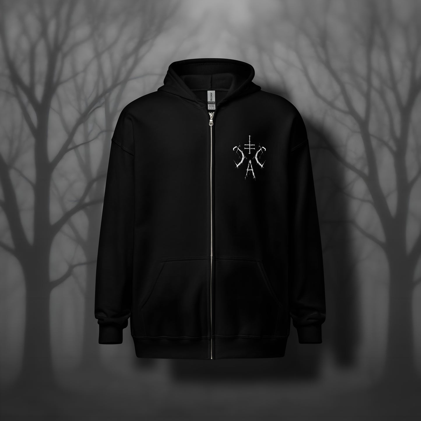 Schwarzer Unisex Zip Hoodie mit weißem CCA-Logo auf der Brust, inspiriert vom Gothic- und Dark-Art-Style.