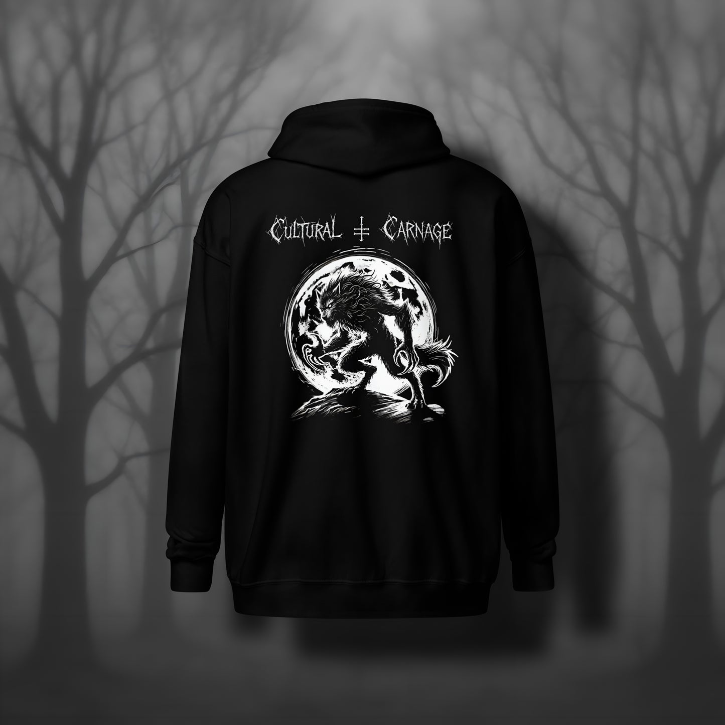 Schwarzer Gothic Zip Hoodie mit düsterem Backprint: furchteinflößender Werwolf mit gesträubtem Fell vor großem, vollmondbeleuchtetem Hintergrund; weißer Schriftzug "Cultural Carnage" darüber