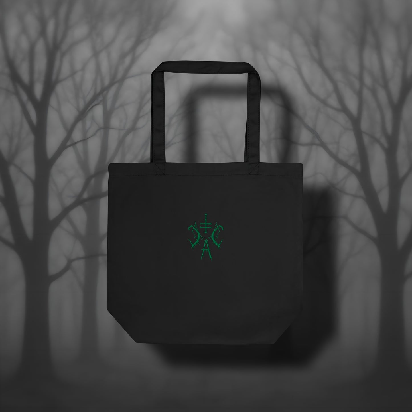 Schwarze Bio-Tote Bag mit dunkelgrün gesticktem Cultural Carnage Apparel Logo und langen Trägern – robuste Stofftasche im Gothic Streetwear Stil