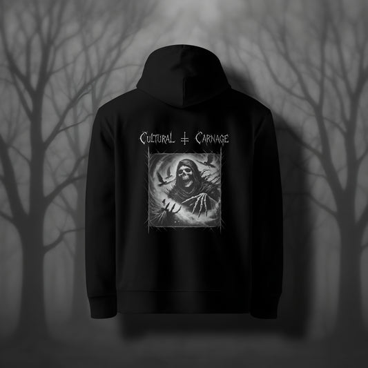 Schwarzer Gothic Hoodie mit düsterem Backprint: geisterhafte Sandmann-Gestalt mit Kapuze und knöchernen Händen, umgeben von Raben, Mond und Dornenrahmen; weißer Schriftzug "Cultural Carnage" darüber