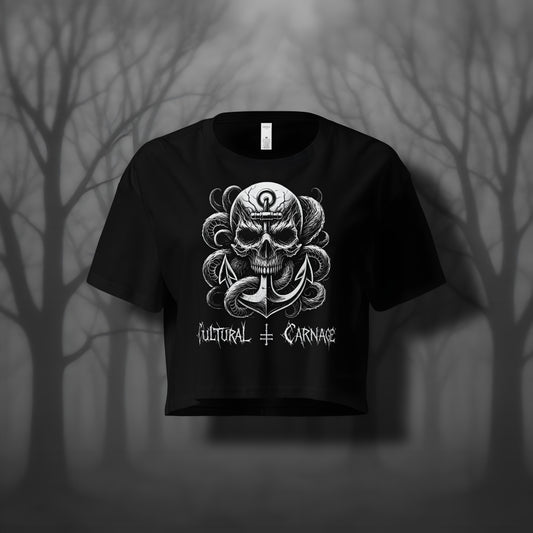 Schwarzes Gothic Crop-Top mit düsterem Backprint: großer Totenschädel mit Rissen, umgeben von Tentakeln, mit einem Anker durchdrungen. Weißer Schriftzug "Cultural Carnage" darunter