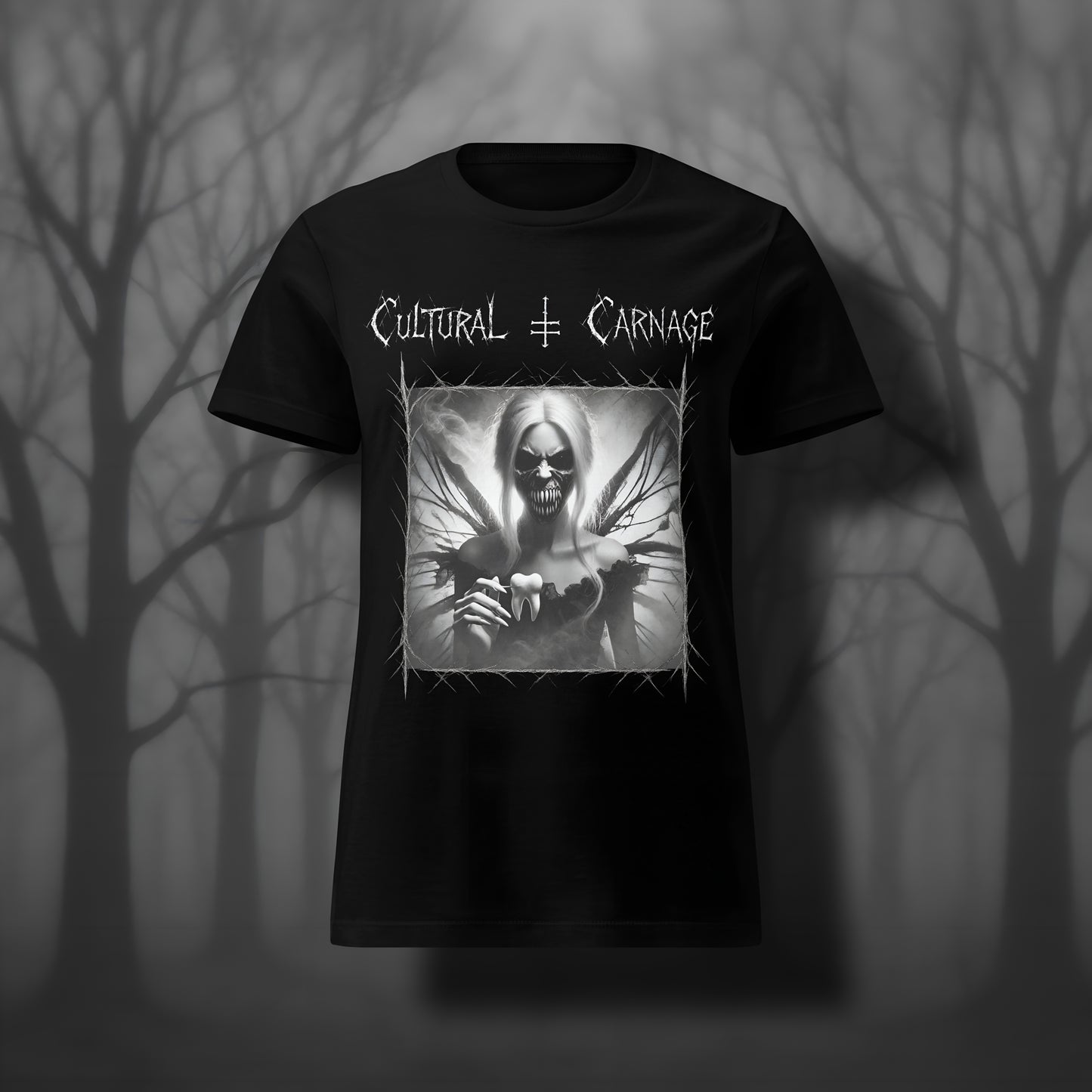 Schwarzes Damen Gothic T-Shirt mit düsterem Frontprint: dämonische Zahnfee mit langen Haaren, gezacktem Mund voller scharfer Zähne, dunklen Feenflügeln und herausgerissenen Zähnen in den Händen. Weißer Schriftzug "Cultural Carnage" darüber
