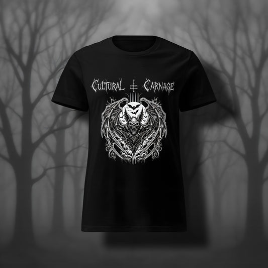 Schwarzes Damen Gothic T-Shirt mit düsterem Frontprint: dämonische Fledermaus, eingerahmt von ornamentalen Mustern, weitere Silhouetten von Fledermäusen im Vollmondlicht. Weißer Schriftzug "Cultural Carnage" darüber