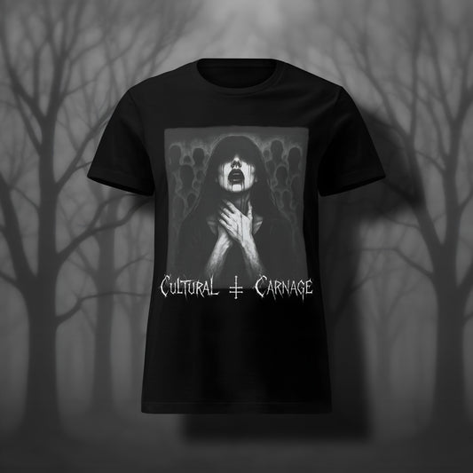 Schwarzes Damen Gothic T-Shirt mit düsterem Frontprint: Frau mit langen, dunklen Haaren und blutigem Mund, die sich den Hals hält, im Hintergrund schemenhafte Menschenmengen. Weißer Schriftzug "Cultural Carnage" darunter