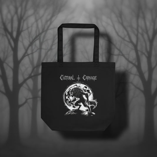 Schwarze Stofftasche mit düsterem Print: furchteinflößender Werwolf mit gesträubtem Fell vor großem, vollmondbeleuchtetem Hintergrund; weißer Schriftzug "Cultural Carnage" darüber