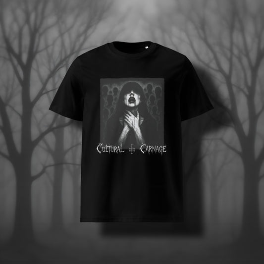 Schwarzes Unisex Gothic T-Shirt mit düsterem Frontprint: Frau mit langen, dunklen Haaren und blutigem Mund, die sich den Hals hält, im Hintergrund schemenhafte Menschenmengen; weißer Schriftzug "Cultural Carnage" darunter