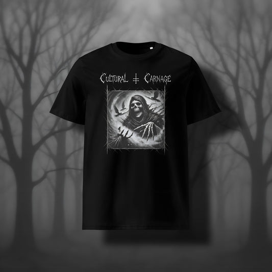 Schwarzes Unisex Gothic T-Shirt mit düsterem Frontprint: geisterhafte Sandmann-Gestalt mit Kapuze und knöchernen Händen, umgeben von Raben, Mond und Dornenrahmen; weißer Schriftzug "Cultural Carnage" darüber