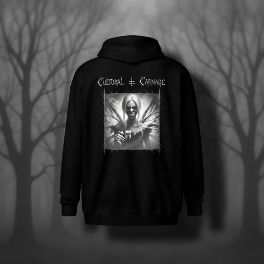 Schwarzer Gothic Zip Hoodie mit düsterem Backprint: dämonische Zahnfee mit langen Haaren, gezacktem Mund voller scharfer Zähne, dunklen Feenflügeln und herausgerissenen Zähnen in den Händen; weißer Schriftzug "Cultural Carnage" darüber