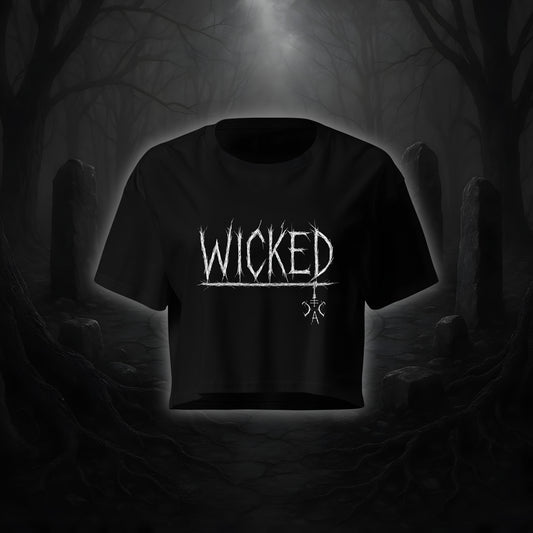 Schwarzes Crop Top mit weißem Cultural Carnage Statement „WICKED“ im Attitude-Design, lockere Passform und Drop Shoulders.