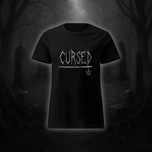 Schwarzes tailliertes Damen-T-Shirt mit weißem Cultural Carnage Statement „CURSED“ im Attitude-Design, 100 % Baumwolle, taillierter Schnitt.