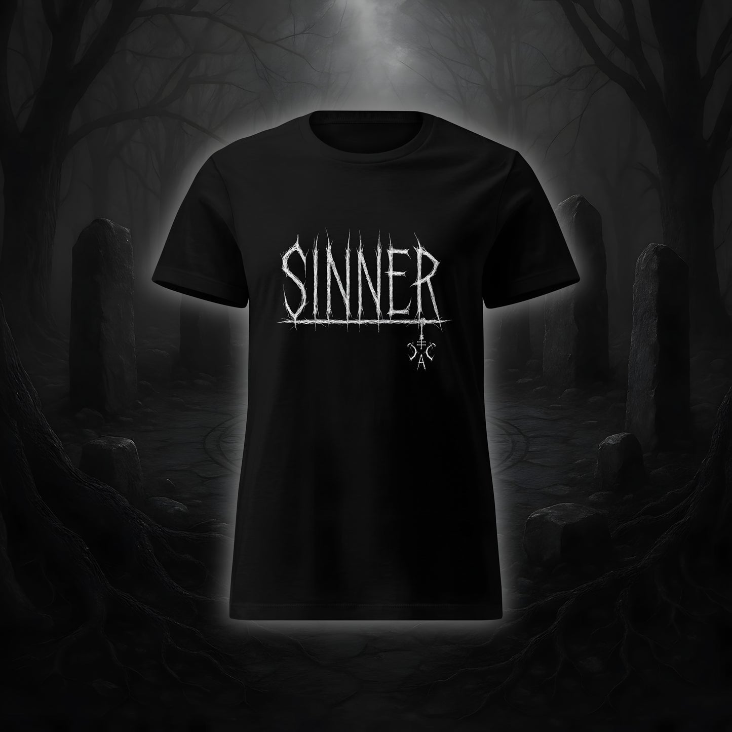 Schwarzes tailliertes Damen-T-Shirt mit weißem Cultural Carnage Statement „SINNER“ im Attitude-Design, 100 % Baumwolle, taillierter Schnitt.