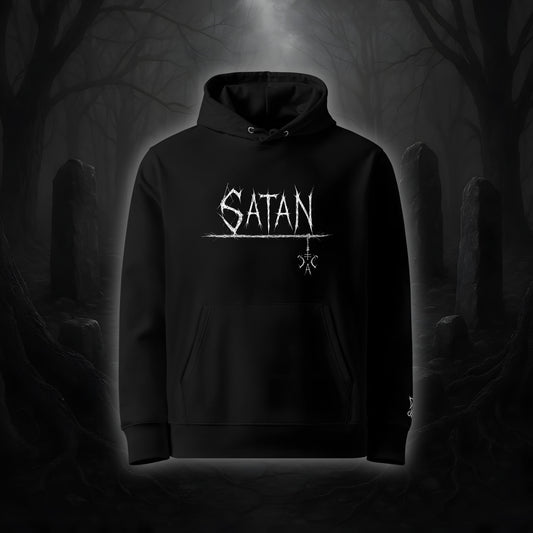 Schwarzer Hoodie mit weißem Cultural Carnage Statement „SATAN“ als Frontprint und passendem Ärmelstick-Symbol, reguläre Passform, doppellagige Kapuze.