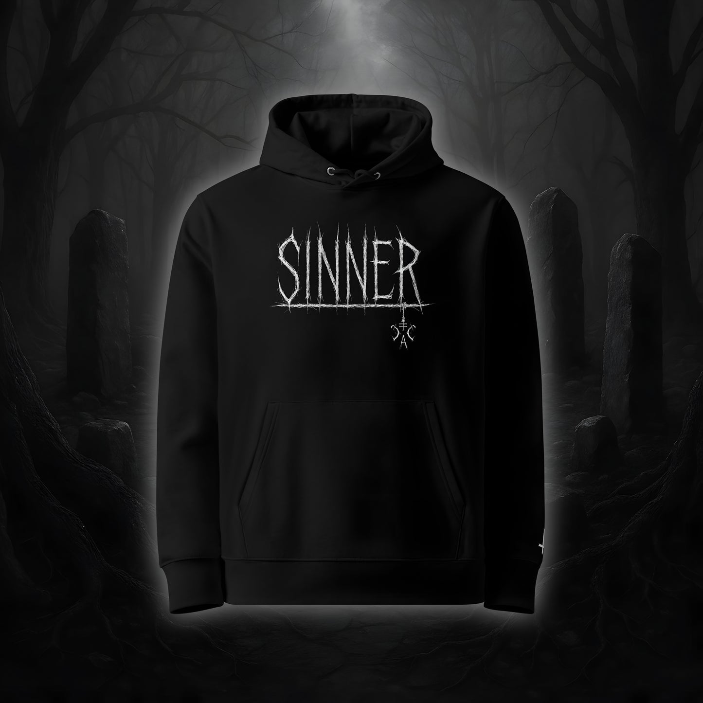 Schwarzer Hoodie mit weißem Cultural Carnage Statement „SINNER“ als Frontprint und passendem Ärmelstick-Symbol, reguläre Passform, doppellagige Kapuze.