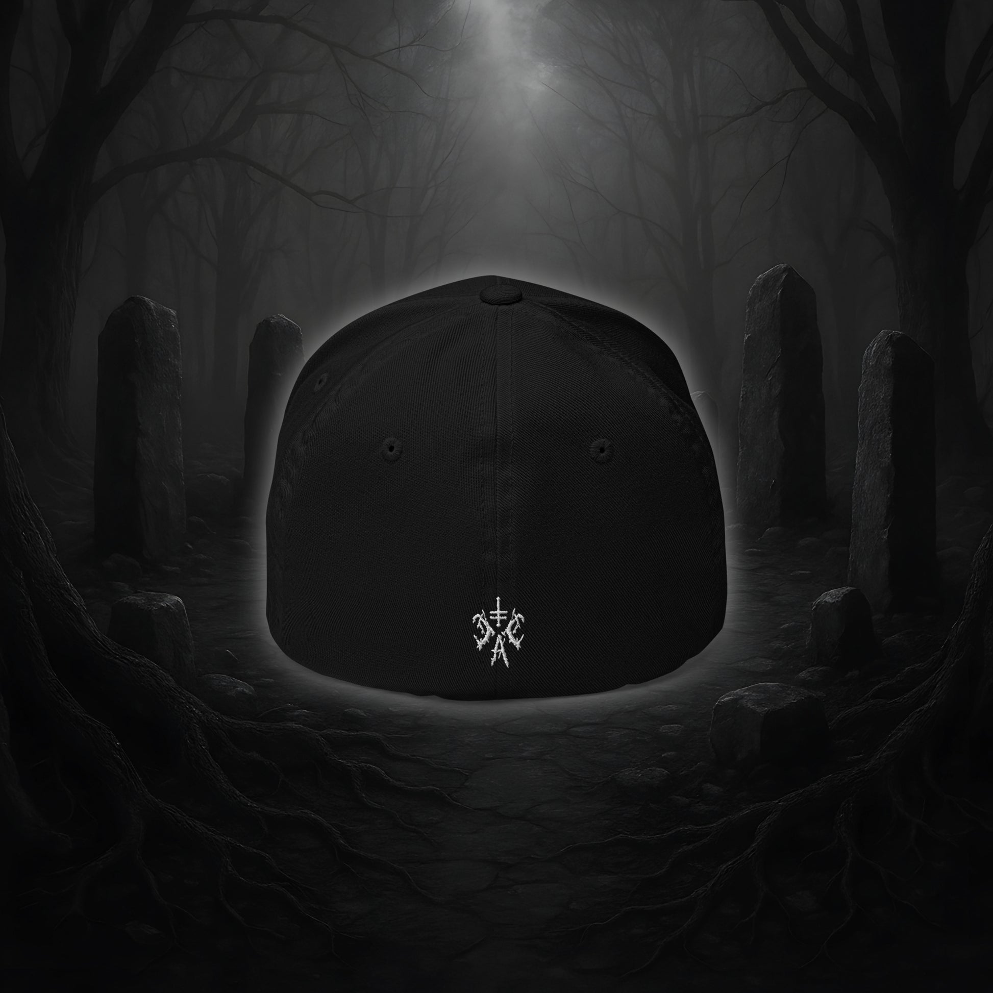 Flexfit Cap TOXIC von Cultural Carnage in Schwarz mit silberner Schirmunterseite, 6-Panel-Struktur und elastischem Stretch-Band.