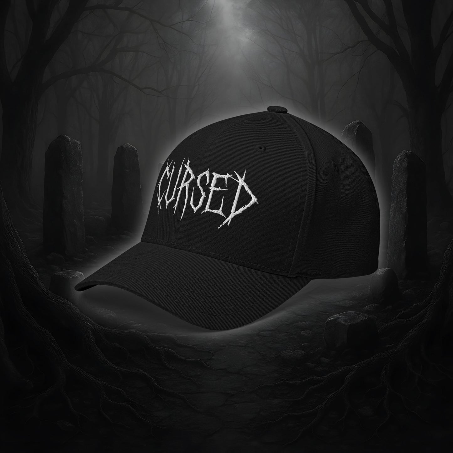 Flexfit Cap CURSED von Cultural Carnage in Schwarz mit silberner Schirmunterseite, 6-Panel-Struktur und elastischem Stretch-Band.