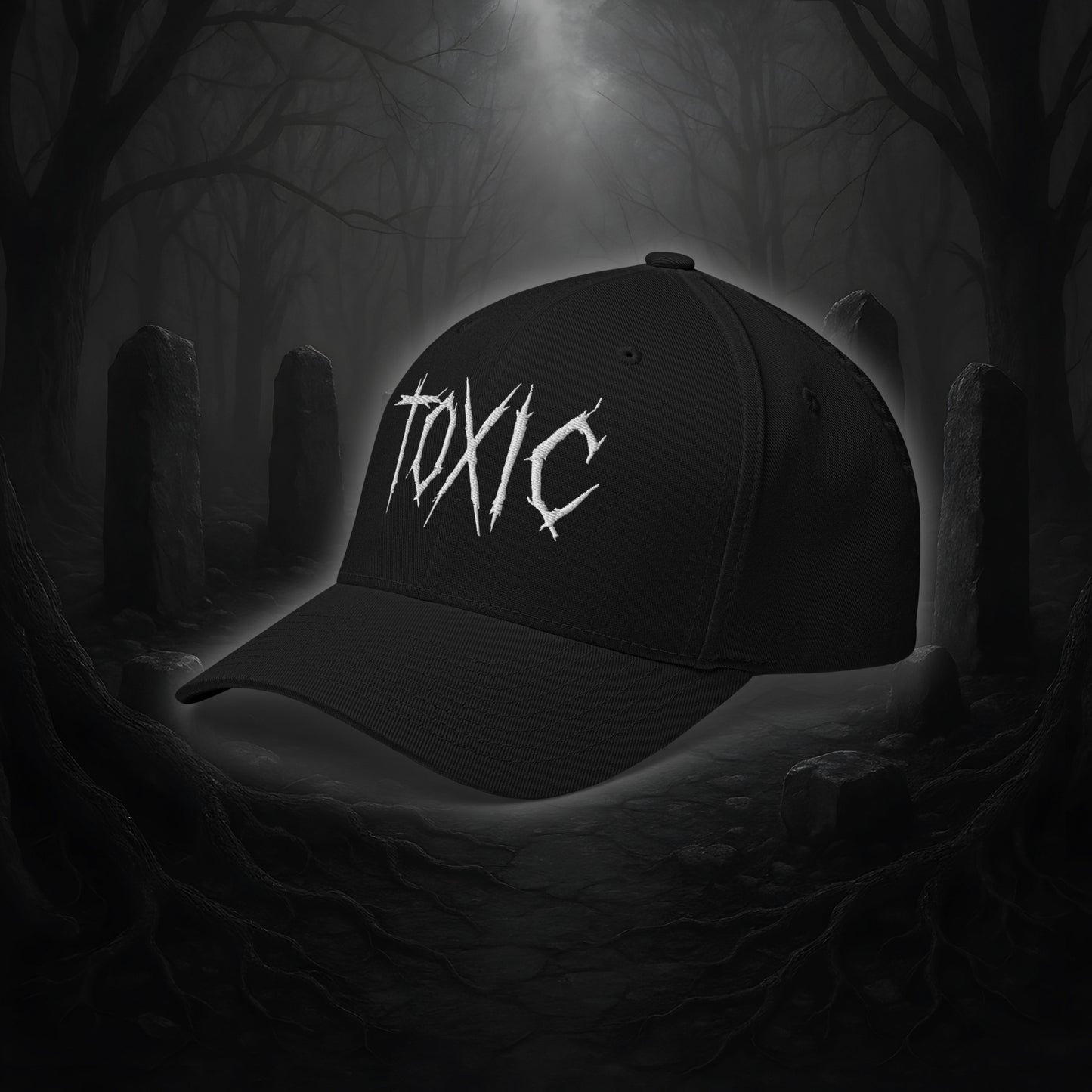 Flexfit Cap TOXIC von Cultural Carnage in Schwarz mit silberner Schirmunterseite, 6-Panel-Struktur und elastischem Stretch-Band.