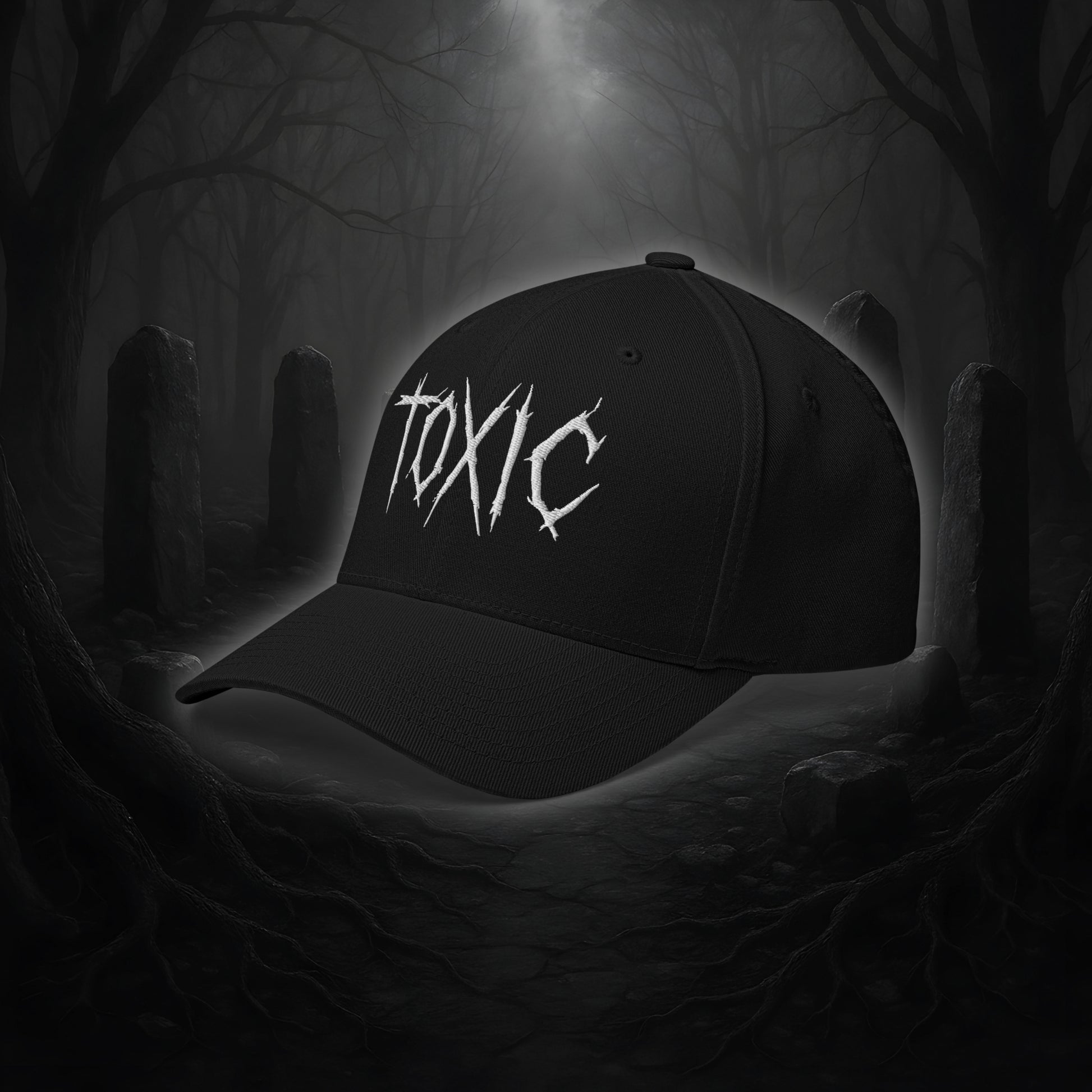 Flexfit Cap TOXIC von Cultural Carnage in Schwarz mit silberner Schirmunterseite, 6-Panel-Struktur und elastischem Stretch-Band.