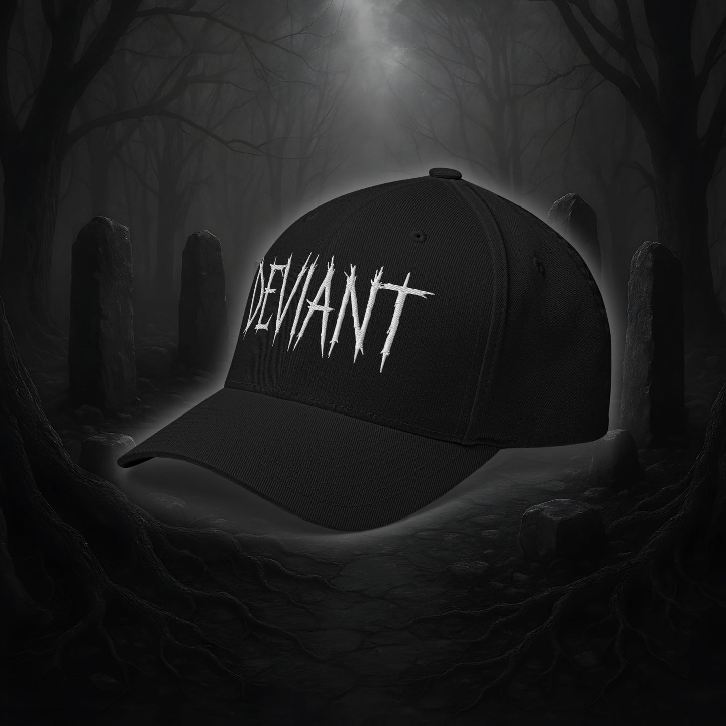 Flexfit Cap DEVIANT von Cultural Carnage in Schwarz mit silberner Schirmunterseite, 6-Panel-Struktur und elastischem Stretch-Band.