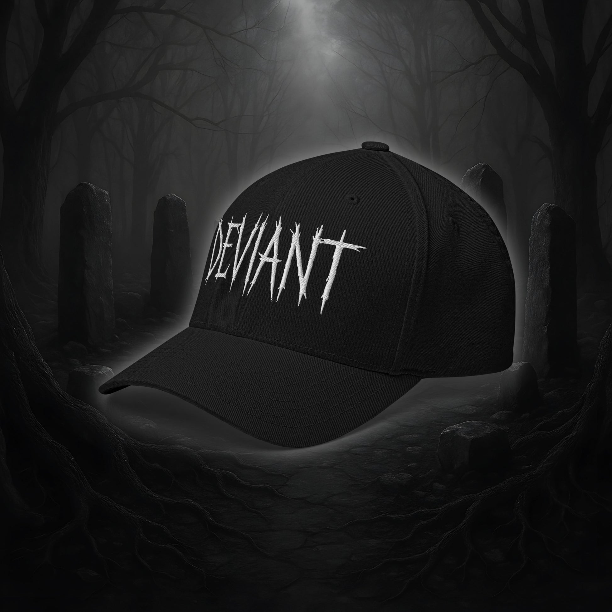 Flexfit Cap DEVIANT von Cultural Carnage in Schwarz mit silberner Schirmunterseite, 6-Panel-Struktur und elastischem Stretch-Band.