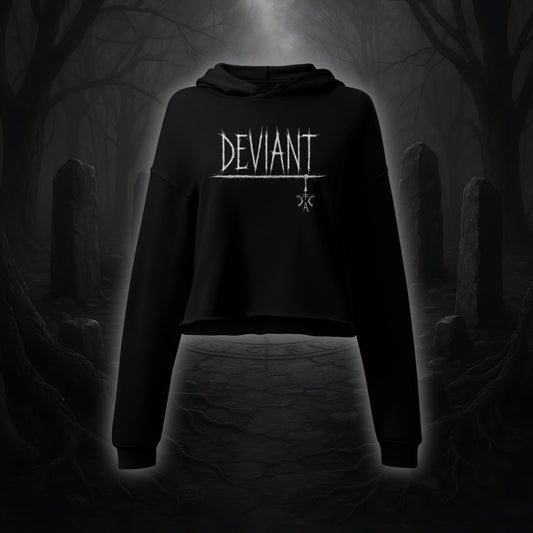 Schwarzer Crop Hoodie mit weißem Cultural Carnage Statement „DEVIANT“ im Attitude-Design