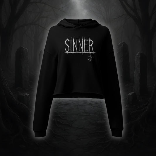 Schwarzer Crop Hoodie mit weißem Cultural Carnage Statement „SINNER“ im Attitude-Design
