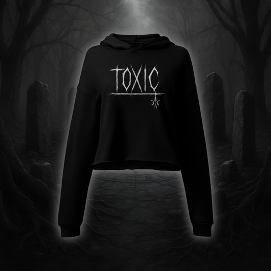 Schwarzer Crop Hoodie mit weißem Cultural Carnage Statement „TOXIC“ im Attitude-Design