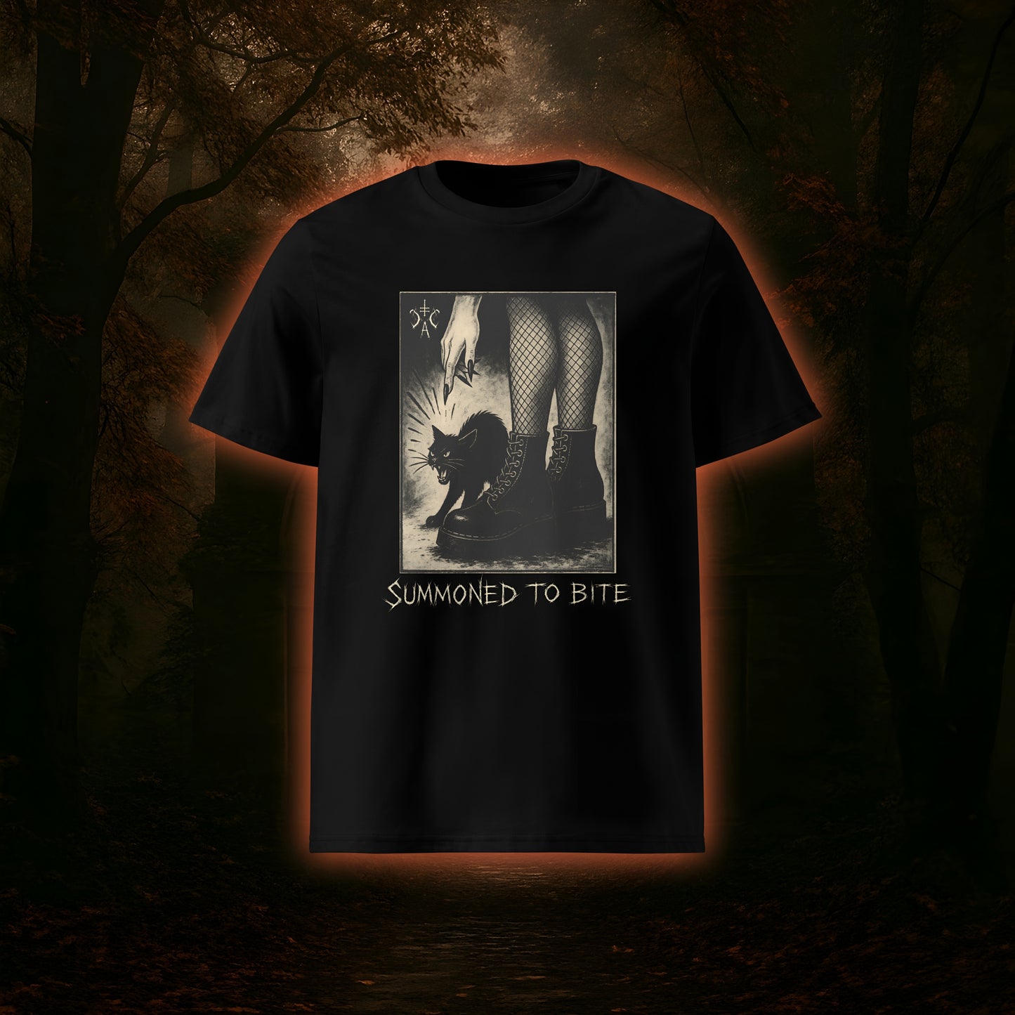 Düsteres Design mit Hexe in Netzstrümpfen und schweren Boots, die eine fauchende schwarze Katze kommandiert – Symbol für weibliche Macht, Kontrolle und dunkle Rebellion.