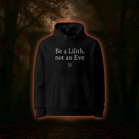 Schwarzer Hoodie mit großem Frontprint. Aufschrift "be a Lilith, not an Eve" mit darunter liegendem CCA-Logo. 
