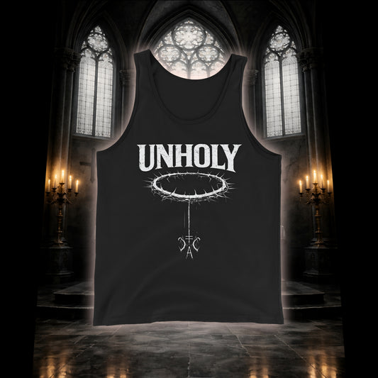 Schwarzes Tank Top mit weißem Unholy Schriftzug und Dornenkranz-Design vor einem dunklen Kirchenhintergrund mit Kerzen und Altar.