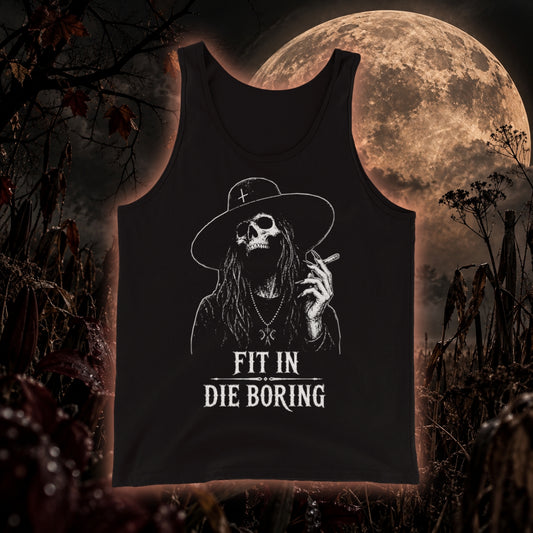 Schwarzes Tanktop mit weißem „Fit in die Boring“-Skull- und Witch-Print von Cultural Carnage Apparel vor düsterer herbstlicher Mondkulisse.