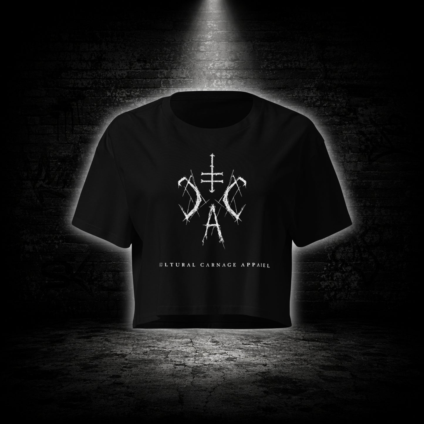 Schwarzes Crop Top mit weißem Sigil-Frontprint und Cultural Carnage Apparel Schriftzug im minimalistischen Alternative-Streetwear-Design.