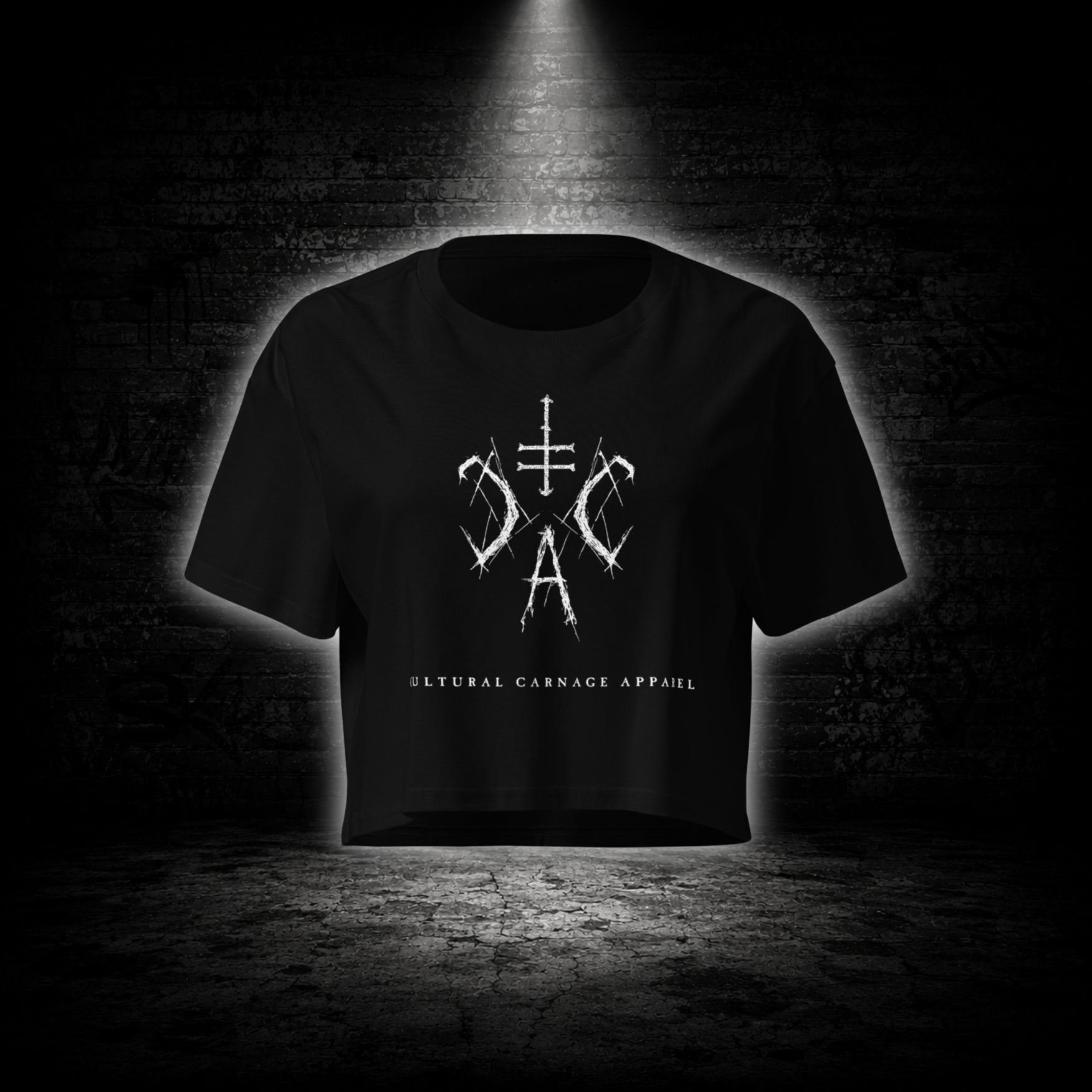Schwarzes Crop Top mit weißem Sigil-Frontprint und Cultural Carnage Apparel Schriftzug im minimalistischen Alternative-Streetwear-Design.